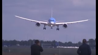 Piloot Dreamliner haalt grapje uit vliegtuigspotters in paniek [upl. by Corrine]