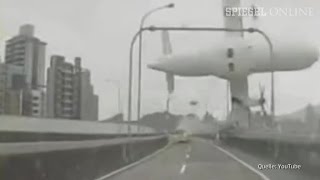 Taiwan Autofahrer filmt Flugzeugabsturz  DER SPIEGEL [upl. by Genesia34]