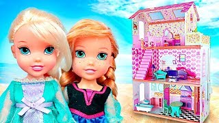 ❄️ ELSA AND ANNA Build Their NEW PALACE  Frozen Dolls [upl. by Ettenna]