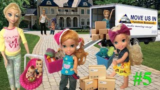 Anna and Elsa Toddlers Move to a New House Part 5 Moving  Unpacking Family Surprise Toys Dolls [upl. by Anaeel]