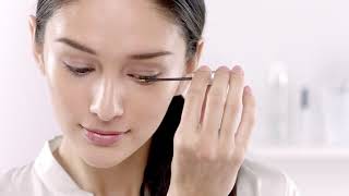 How to use RevitaLash Advanced Eyelash Conditioner  Cosmetify [upl. by Uke]