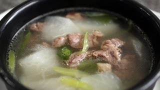 Beef and Radish Soup Soegogi Muguk 쇠고기무국 [upl. by Einwat]