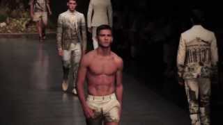 Le défilé DolceampGabbana homme printempsété 2014 à Milan [upl. by Luapnaej]