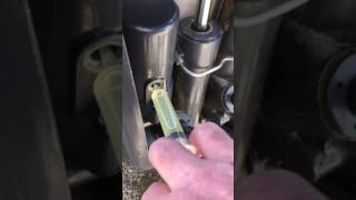 How to fill trim amp tilt  Yamaha 0x66 [upl. by Halsy]