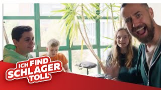 Schlagerkids  Fußball ist unser Leben Offizielles Musikvideo ft Bürger Lars Dietrich [upl. by Eelhsa]