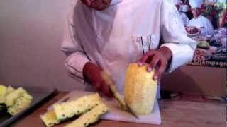 COMO PELAR UNA PIÑA Técnicas Culinarias Chef Vargas México [upl. by Clower]