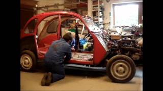 Décaissage dune 2CV de 86 en 5 minutesDisassembling a 86 2CV in 5 minutes [upl. by Slyke]