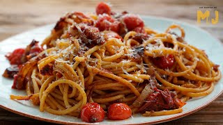 PASTA A LA AMATRICIANA  Receta tradicional italiana [upl. by Enelia217]