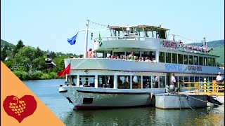 Schifffahrt auf der Mosel  BernkastelKues [upl. by Novanod]