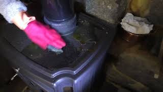 Removing Rust From A Cast Iron Wood Burning Stove Using White Vinegar amp Polishing With Zebraline [upl. by Darla]