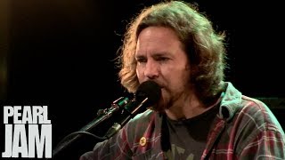 quotSocietyquot Live  Eddie Vedder ft Liam Finn  Water on the Road [upl. by Berkeley421]