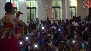 Neema Mwaipopo  Raha Jipe Mwenyewe Tukuza Live Performance [upl. by Hsan295]